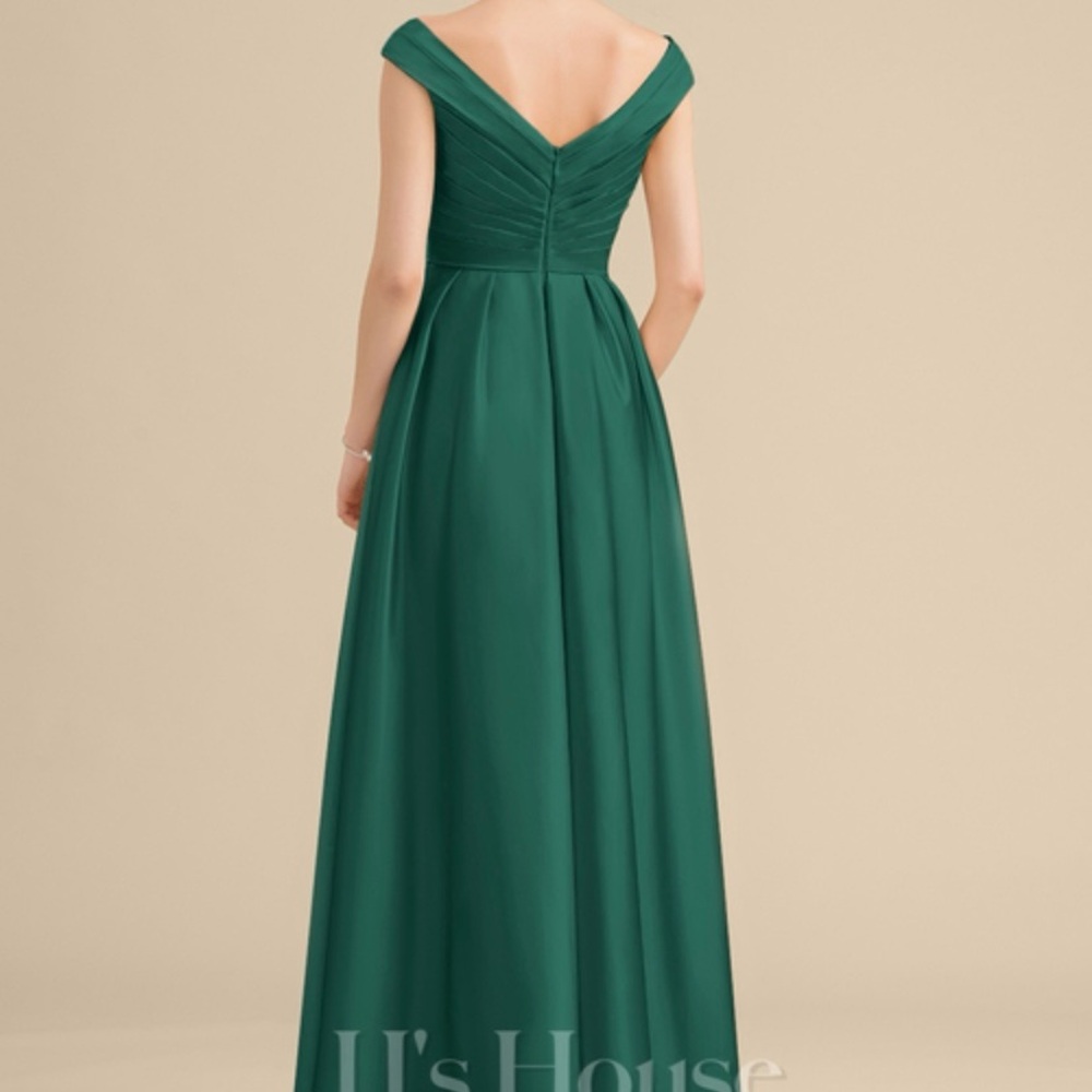 Elegant Green Evening Gown